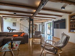 Stunning Villa in Kringa With Swimming Pool