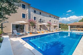 Stunning Villa in Kringa With Swimming Pool