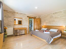 Stunning Villa in Kringa With Swimming Pool