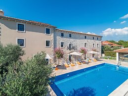 Stunning Villa in Kringa With Swimming Pool