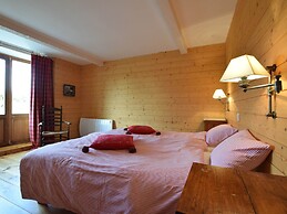 Rural Renovated Farmhouse With Large Garden