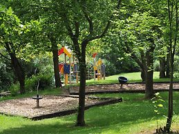 Cozy, Carefully Furnished Bungalow near Maas