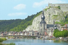 Cozy, Carefully Furnished Bungalow near Maas