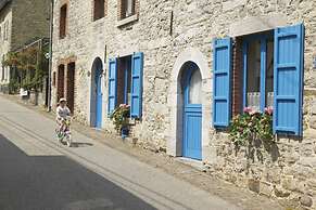 Cozy, Carefully Furnished Bungalow near Maas