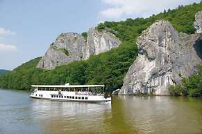 Cozy, Carefully Furnished Bungalow near Maas