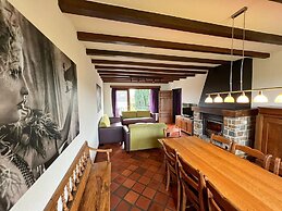 Pleasant and Luxurious House Located in Noiseux