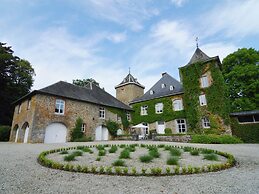 Wonderful Loft near Bastogne in Castle of Xviith History