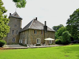 Wonderful Loft near Bastogne in Castle of Xviith History