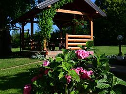 Boutique Apartment in Selište Drežnićko with Garden