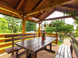 Boutique Apartment in Selište Drežnićko with Garden