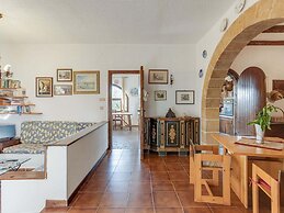 Belvilla by OYO Charming Villa With Roof Terrace