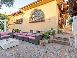 Belvilla by OYO Charming Villa With Roof Terrace