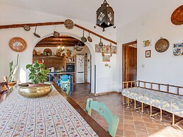 Belvilla by OYO Charming Villa With Roof Terrace