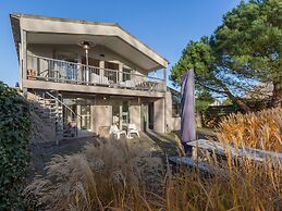Spacious Bungalow With Enclosed Garden