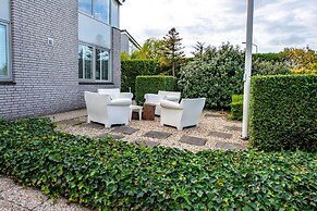 Spacious Bungalow With Enclosed Garden