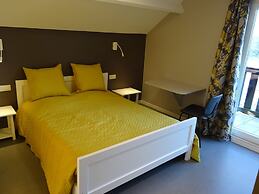 Detached, Cosy Holiday Home With Sauna in a Wooded Area