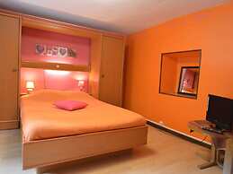 Cozy Holiday Home in Stoumont with Sauna & Hot Tub