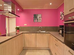 Cozy Holiday Home in Stoumont with Sauna & Hot Tub