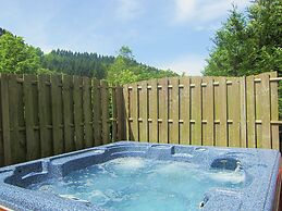Cozy Holiday Home in Stoumont with Sauna & Hot Tub