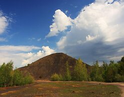 Artsy Bungalow With Terrace, Garden Furniture
