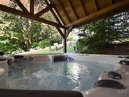 Vintage Villa with Hot Tub & Infrared Sauna in Ardennes