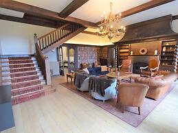 Vintage Villa with Hot Tub & Infrared Sauna in Ardennes