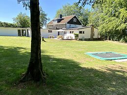 Luxury Holiday Home With Sauna Near Forest in Ovifat