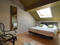 Gorgeous Holiday Home in Waimes With In-house Theatre & Pool