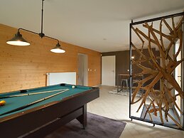 Gorgeous Holiday Home in Waimes With In-house Theatre & Pool