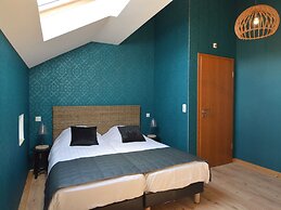 Gorgeous Holiday Home in Waimes With In-house Theatre & Pool