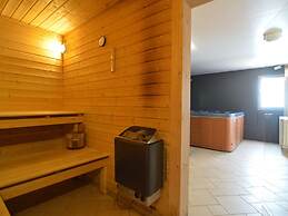 Gorgeous Holiday Home in Waimes With In-house Theatre & Pool