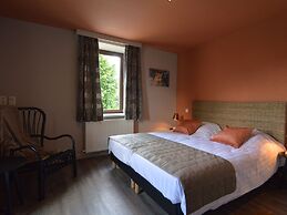 Gorgeous Holiday Home in Waimes With In-house Theatre & Pool