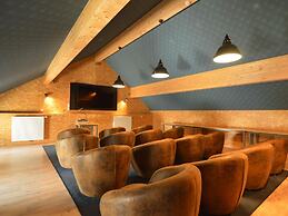 Gorgeous Holiday Home in Waimes With In-house Theatre & Pool