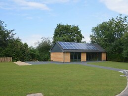 Gorgeous Holiday Home in Waimes With In-house Theatre & Pool