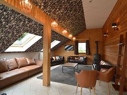 Gorgeous Holiday Home in Waimes With In-house Theatre & Pool