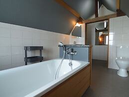 Gorgeous Holiday Home in Waimes With In-house Theatre & Pool