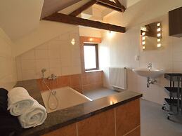 Gorgeous Holiday Home in Waimes With In-house Theatre & Pool