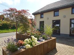 Gorgeous Holiday Home in Waimes With In-house Theatre & Pool