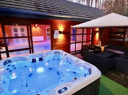 Luxurious Holiday Home in Stoumont With Pool