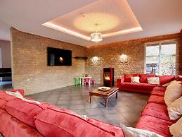 Luxurious Holiday Home in Stoumont With Pool