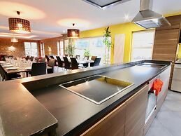 Luxurious Holiday Home in Stoumont With Pool