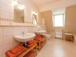 Le Hameau du Chateau - Elegance and Serenity