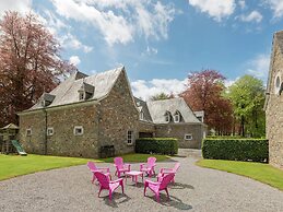 Le Hameau du Chateau - Elegance and Serenity