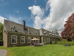 Le Hameau du Chateau - Elegance and Serenity