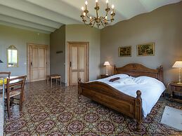 Le Hameau du Chateau - Elegance and Serenity