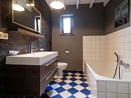 Cozy Cottage with Hot Tub, Sauna, Hammam