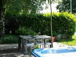 Cozy Cottage with Hot Tub, Sauna, Hammam