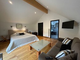 Well Kept House with Fireplace near Forest