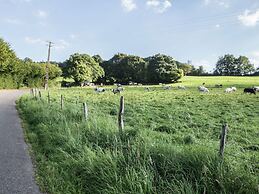 Well Kept House with Fireplace near Forest