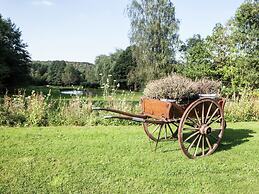 Well Kept House with Fireplace near Forest